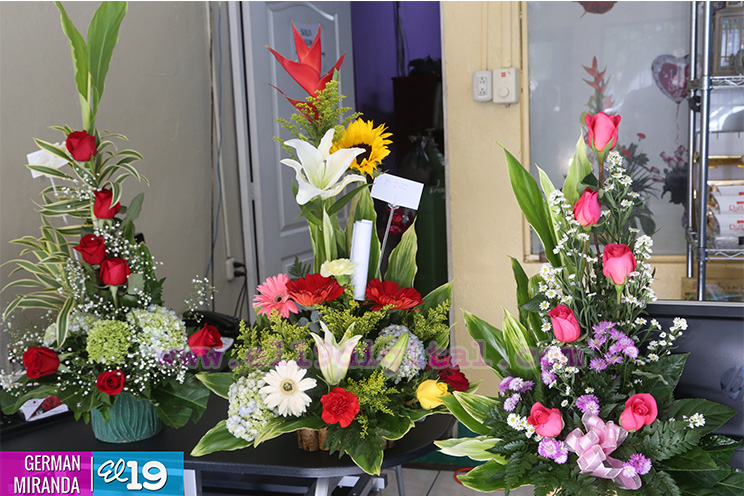 Flores, un bonito obsequio para las mujeres en su d&iacute;a